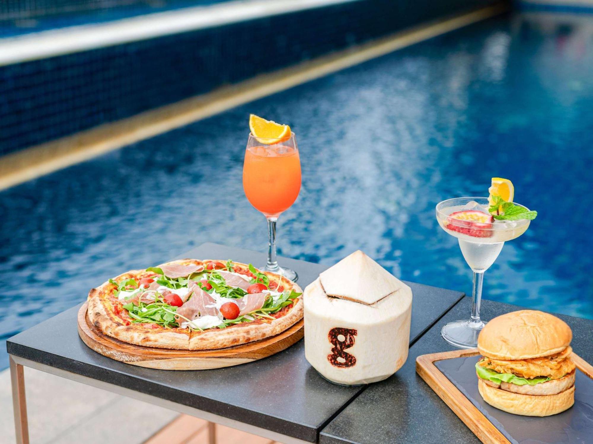 Pullman Bangkok Hotel G Exterior photo Poolside dining at the hotel