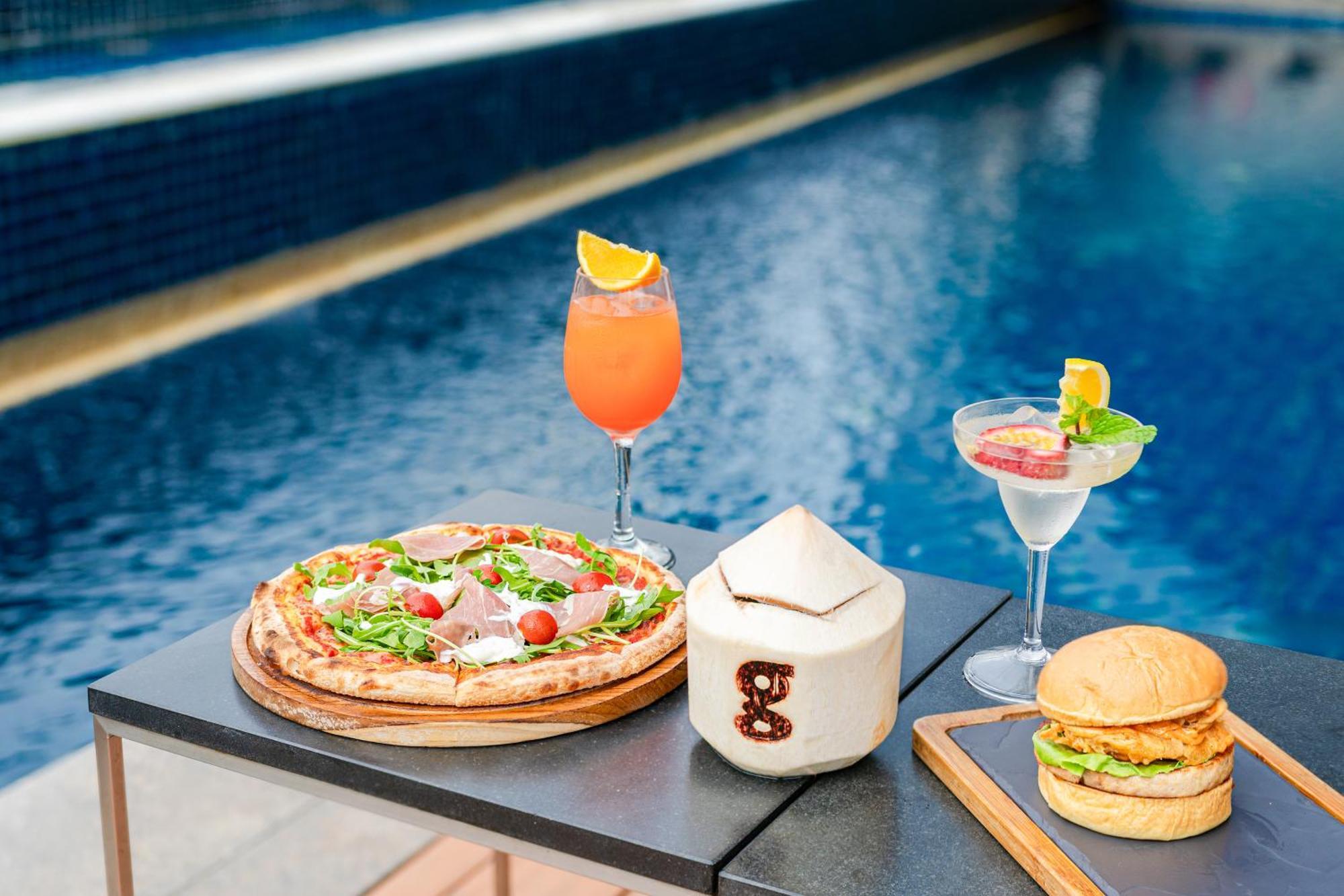 Pullman Bangkok Hotel G Exterior photo Poolside dining at the hotel