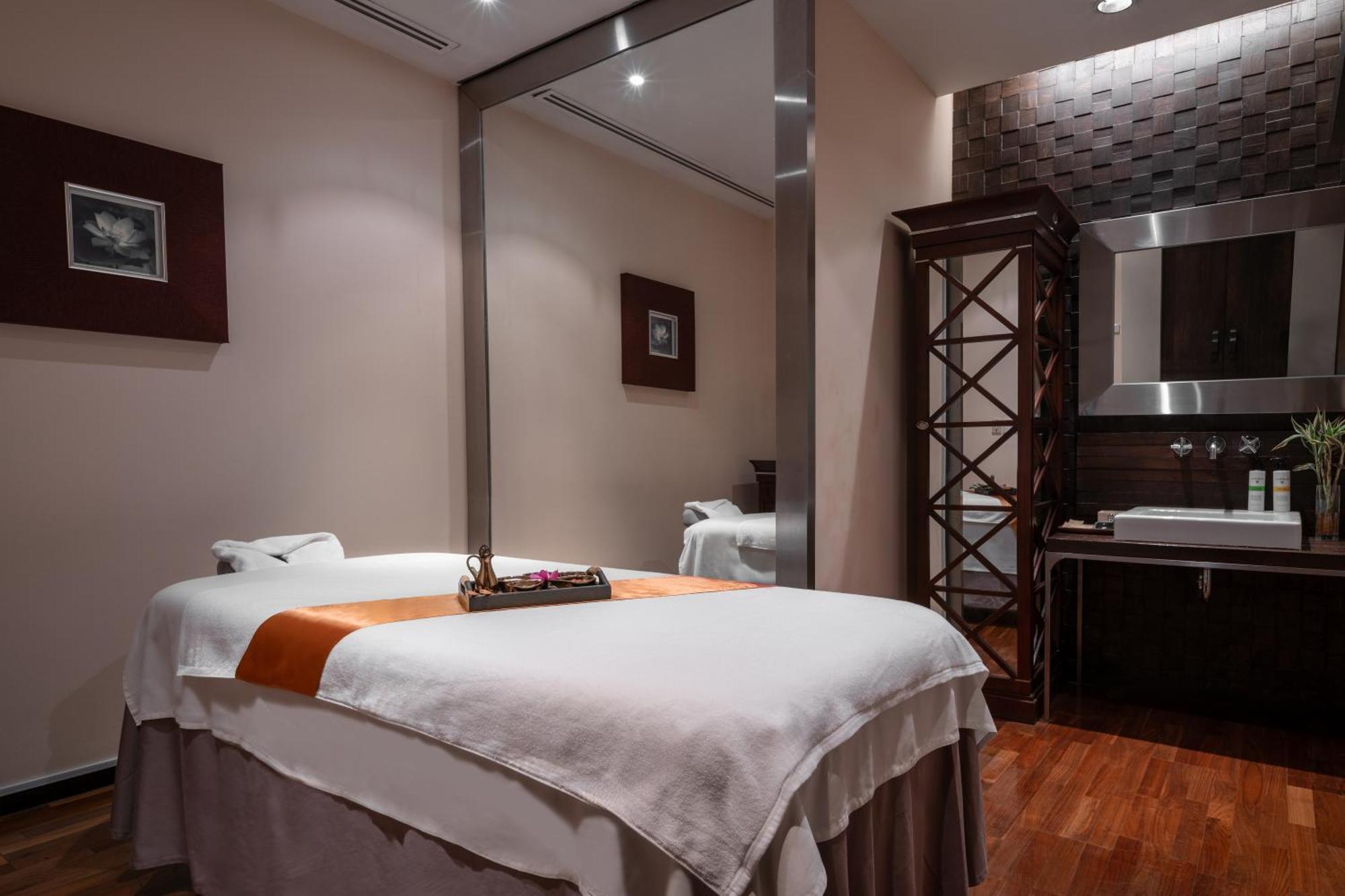 Pullman Bangkok Hotel G Exterior photo A massage bed