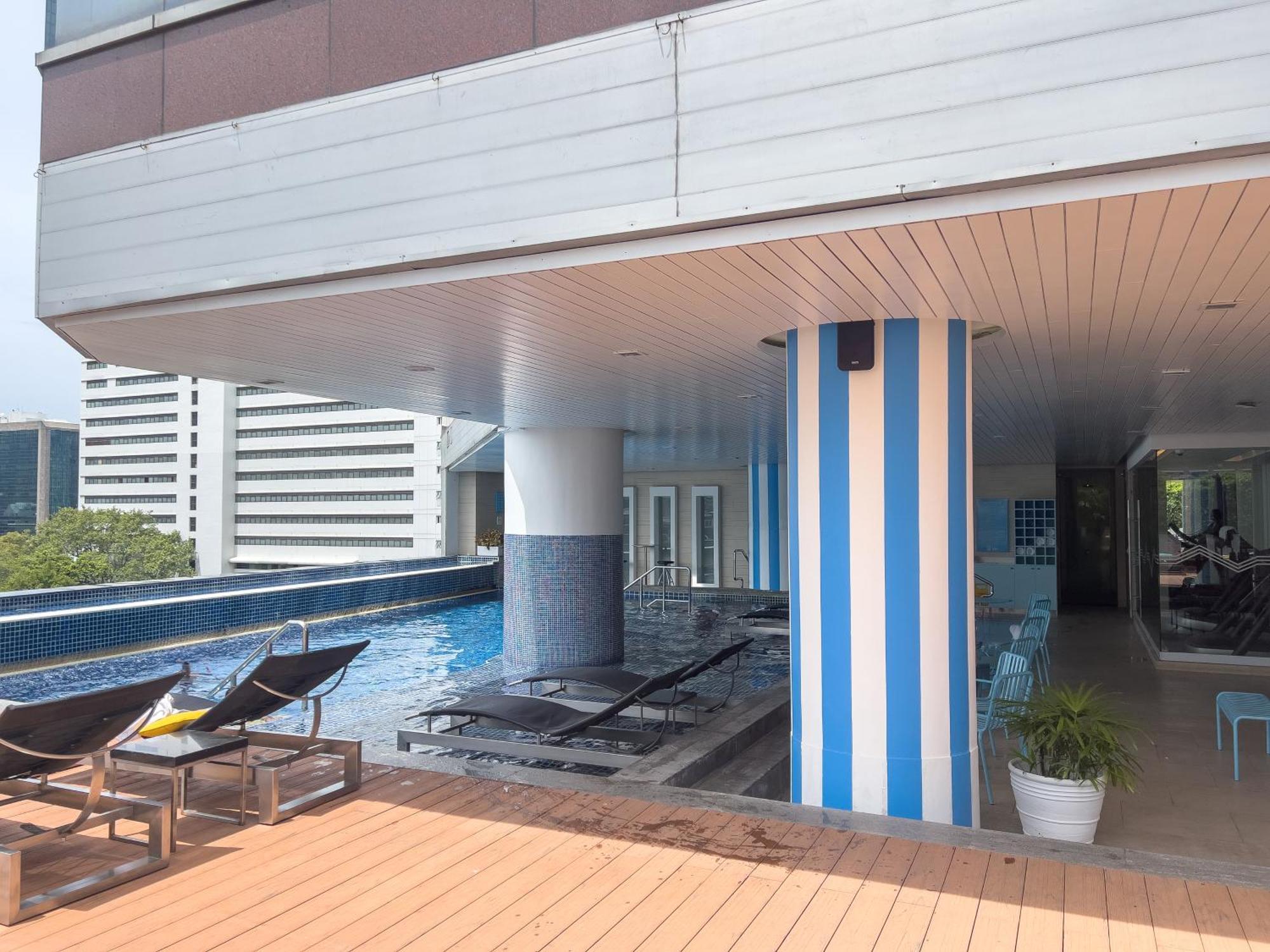Pullman Bangkok Hotel G Exterior photo The pool at the 33rd floor