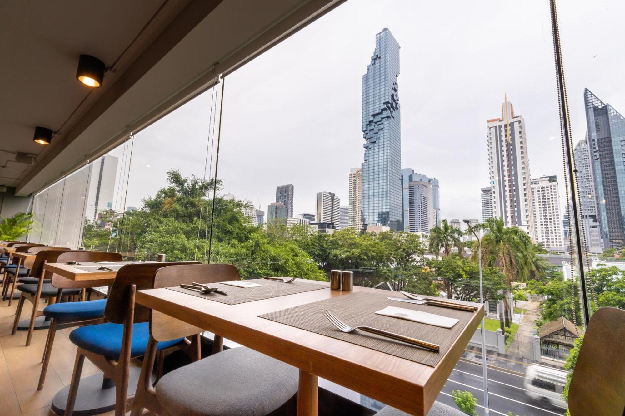 Pullman Bangkok Hotel G Exterior photo View of the Bangkok skyline from the restaurant